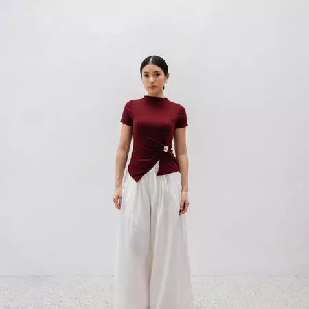 AIJO | Lyra Turtle Neck Atasan Wanita Lengan Pendek Kekinian Rib Rivera Mahogany Maroon